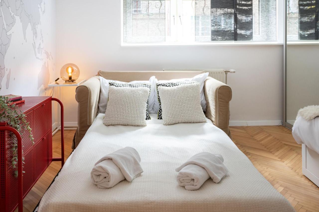 Modern Studio Near British Square Apartment Zagreb Bagian luar foto