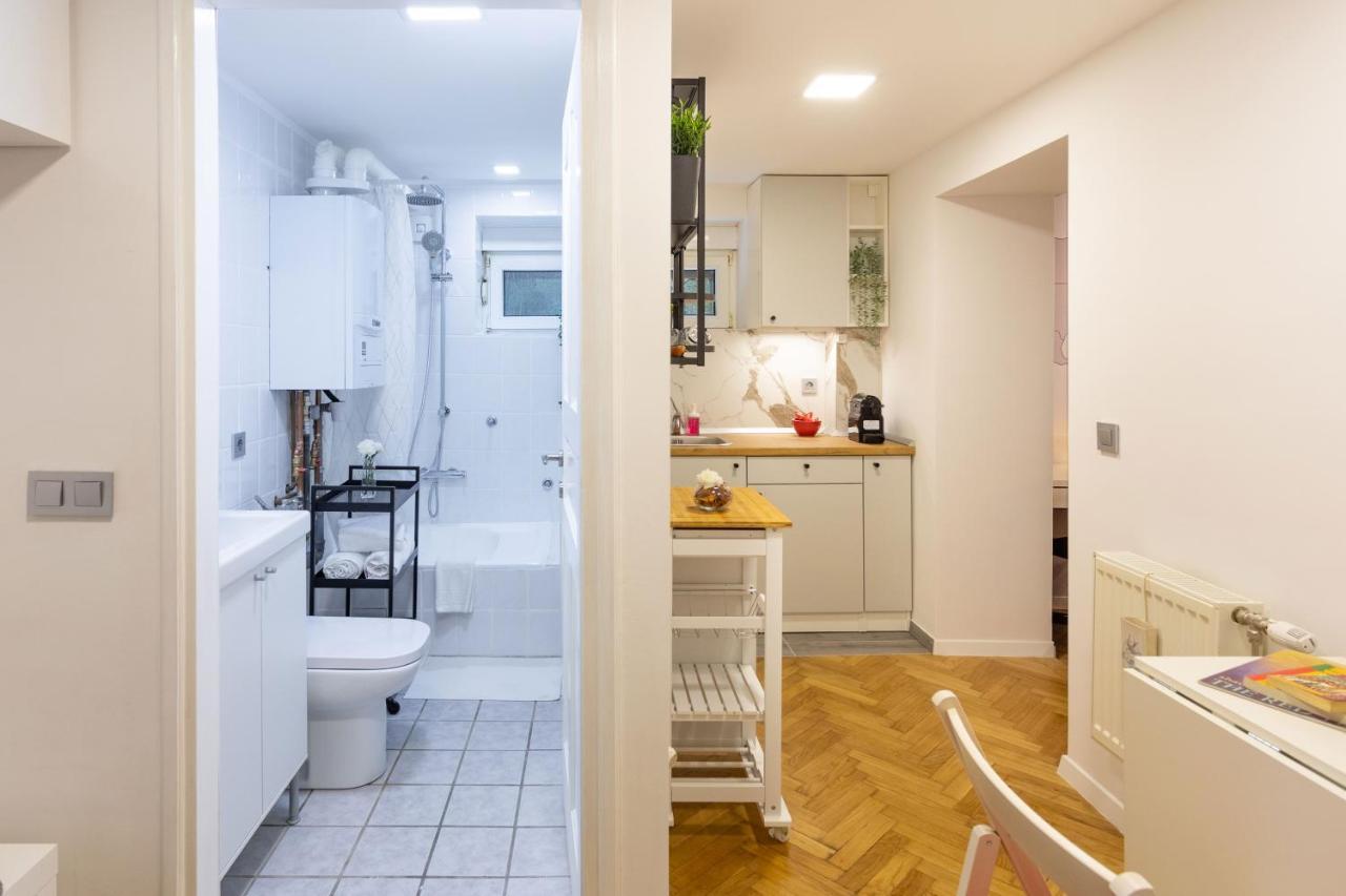 Modern Studio Near British Square Apartment Zagreb Bagian luar foto