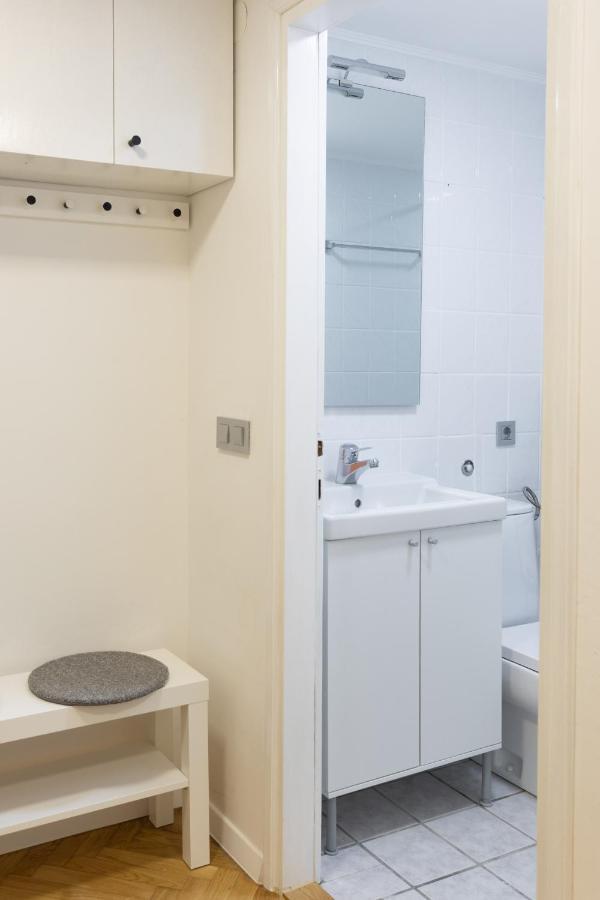 Modern Studio Near British Square Apartment Zagreb Bagian luar foto