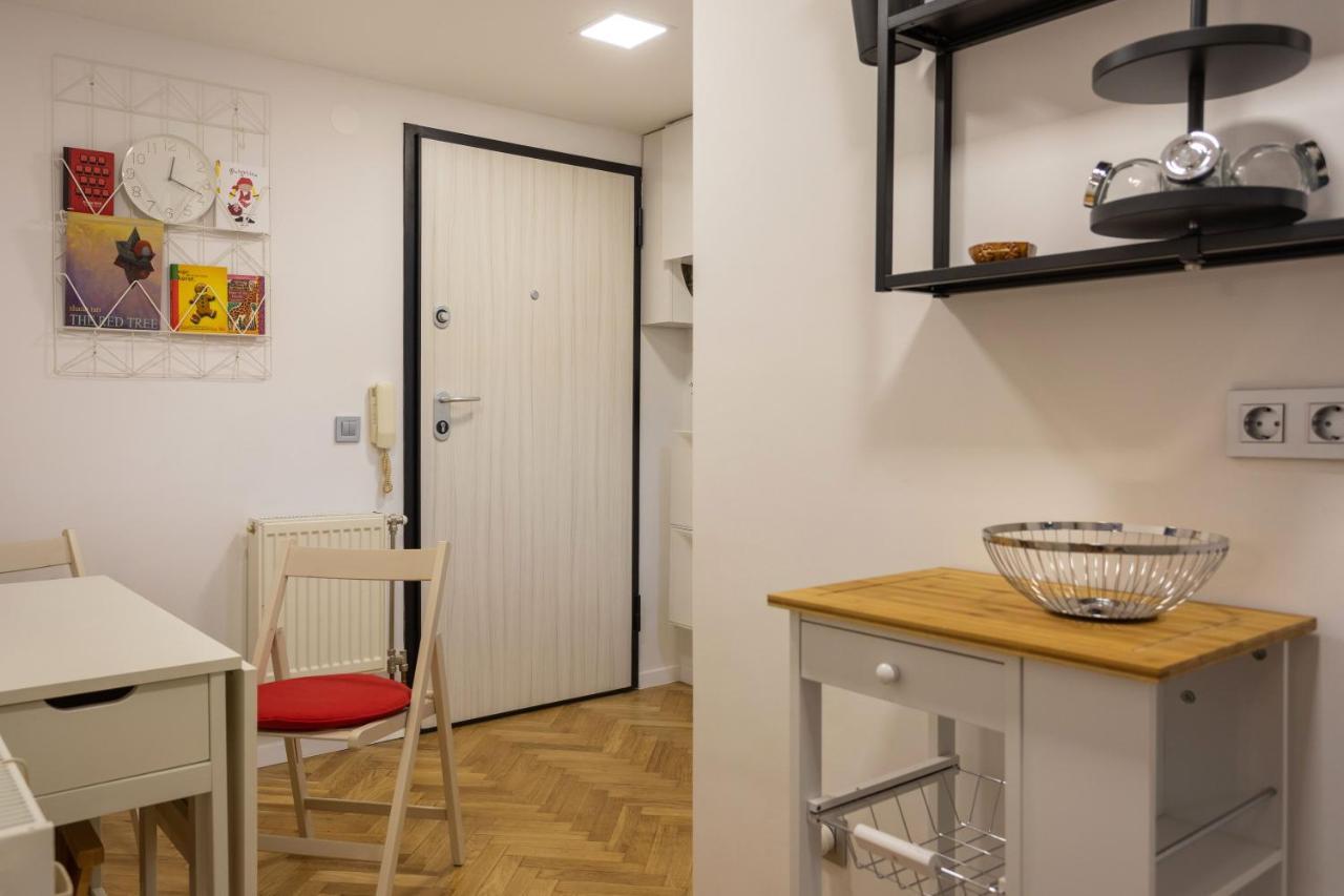 Modern Studio Near British Square Apartment Zagreb Bagian luar foto