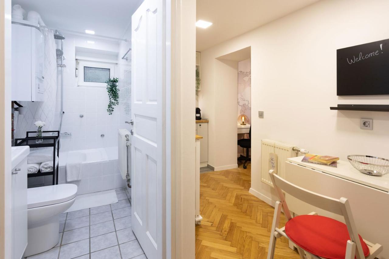 Modern Studio Near British Square Apartment Zagreb Bagian luar foto