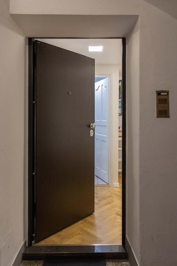Modern Studio Near British Square Apartment Zagreb Bagian luar foto